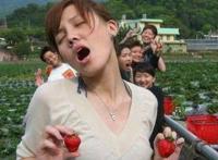 美女邪恶表情图片