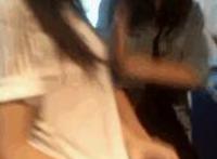 掀女生裙子gif动态图片