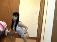 扒开腿女儿湿润的小穴 美女冼操全过程