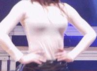 裤带解不开尿裤子视频