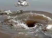 美女无底洞长什么样图