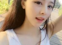 唇红齿白的青春美女妹子