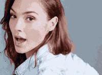 美女提臀穿裤子动态图