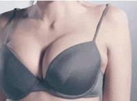 伴娘被抹胸找花生视频