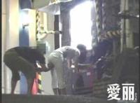 街头偷袭扒衣视频