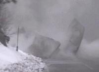 石头被炸开动态图