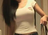 妹子对镜头亲吻gif