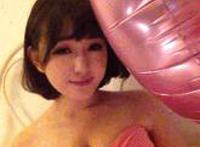 一个妹子吻镜头的gif