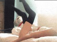 七十度灰动态图：灰衣服上撩动态图出处