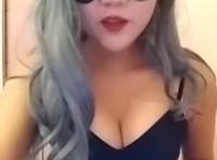 裙子脱落露内衣图片