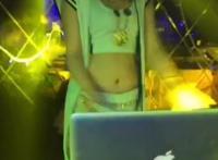 卖弄成熟完美性感身材