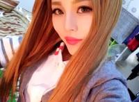 娇柔身姿引领夏日风潮