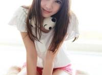 90后性感萌妹子床上自拍照，90后萌妹子深沟福利图