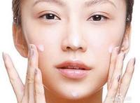 美女精华液美肤图片，美女吃精华液图