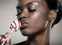 黑人吃大积巴图动态图奶组图，黑人吃大积巴图gif