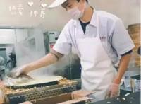 大学食堂煎饼小哥帅哭女生个人资料照片微博账号大全