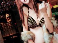 90后小萝莉性感酥胸床照