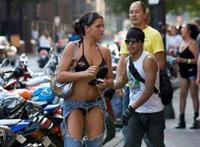 这样上街真凉快