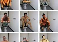 将跳水运动员放在马桶上以后……