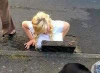 幸好我胸大，要不就掉下去了