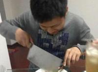 牛排味道还不错，就是餐具有点不够施展