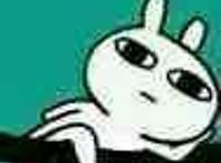 兔子脚架在栏杆上发呆