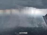 从飞机上看打雷下雨是什么样子的？