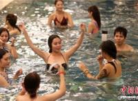 南京水上比基尼相亲会现场照片大全，性感美女帅哥“赤裸相见”组图