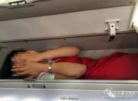 空姐被塞行李架照片大全组图
