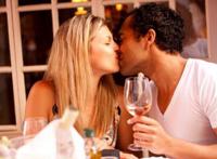 如何防止男友被闺蜜抢走？怎么防止男友喜欢闺蜜？