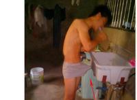 合租的哥们天天这样，我有点害怕（jj勃起）