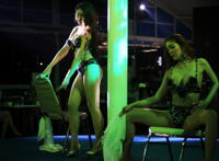 被割掉蛋蛋的人妖图片