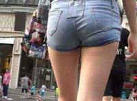 让男生看女生脱短裤