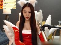 女主播璐璐上衣瞬间滑落