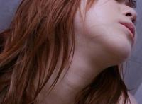 男人把手塞到女人衣服里视频播放