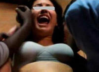 男人把手放入女人裤子里视频