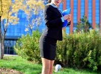 女人把胸放到男人脸