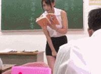 女生塞蛋跳上学图片