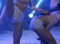 女人在家里穿透明裤跳舞视