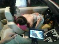 在车里做摸老公蛋蛋