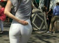 街拍紧绷白裤图片