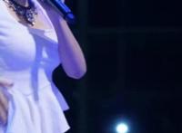 美女健身被教练占便宜gif