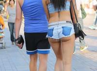 女美大腿中间那个黑色