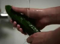 几个女生虐一个男生的故事