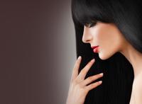 黑发美女有刘海高清图片