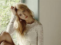 林允儿被撕裤子图片