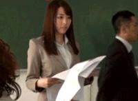 美女床头大喘息视频