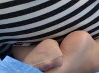 老师上课用高跟鞋踢人