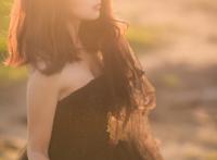 阳光系唯美女生侧影闭眼图片