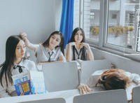 日本全透明女生校服